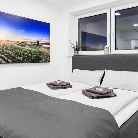 Apartment Westend mit 4-Zimmern, Aussenbereich und eigenem Parkplatz FDH Exterior foto